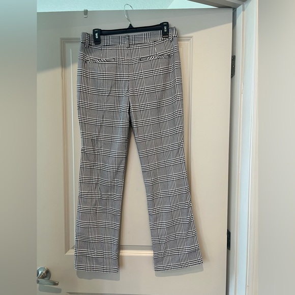 Express pants size 6r Back pockets. Worn maybe twice,perfect condition - Picture 3 of 3